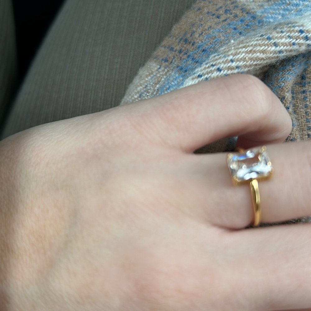 Beautiful ring - Picture 2 of 4